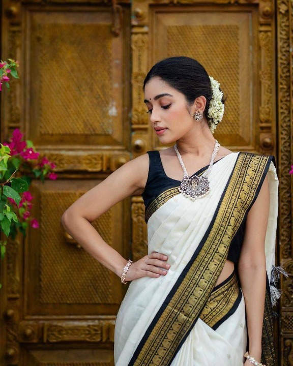 Ivory Grace Kasavu Saree with Golden Splendor