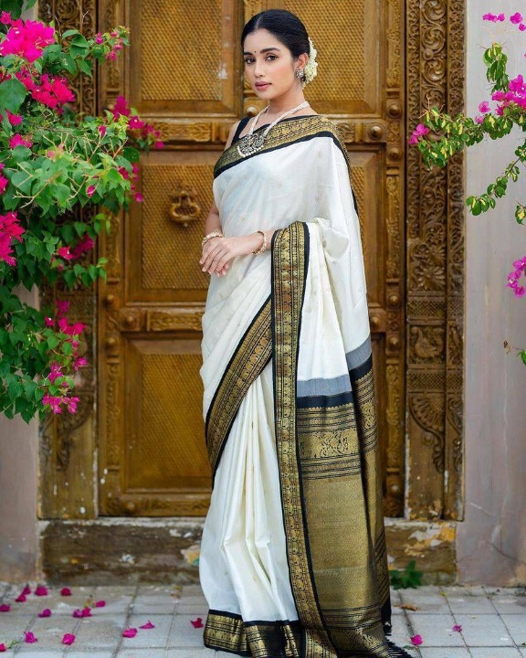 Ivory Grace Kasavu Saree with Golden Splendor